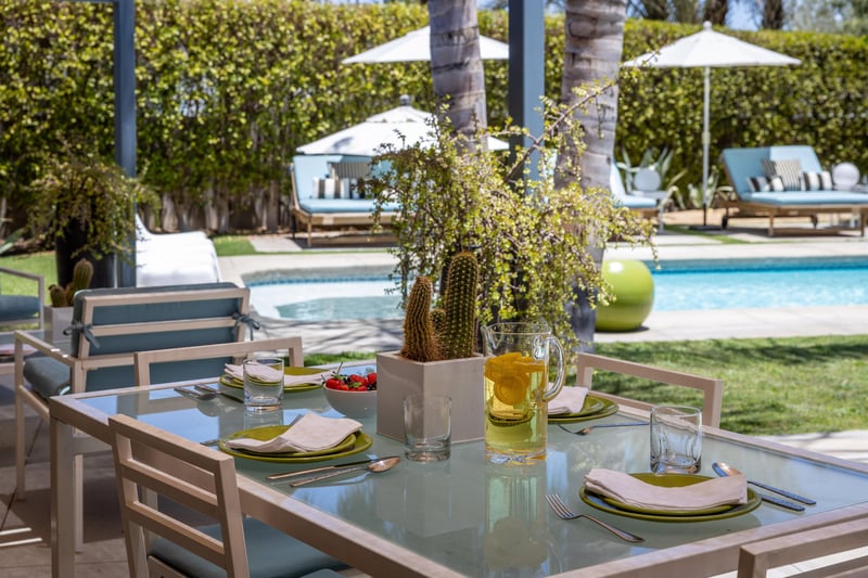 Al fresco dining