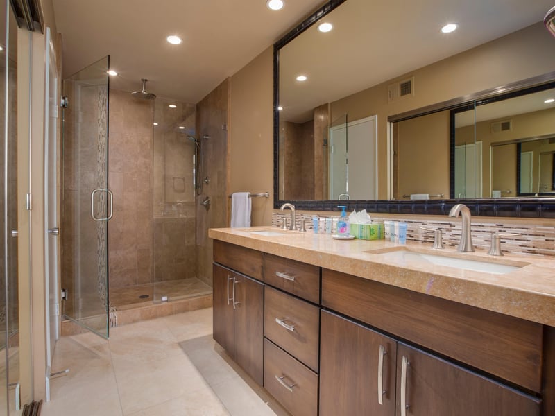 Pamper yourself in the luxurious bathroom