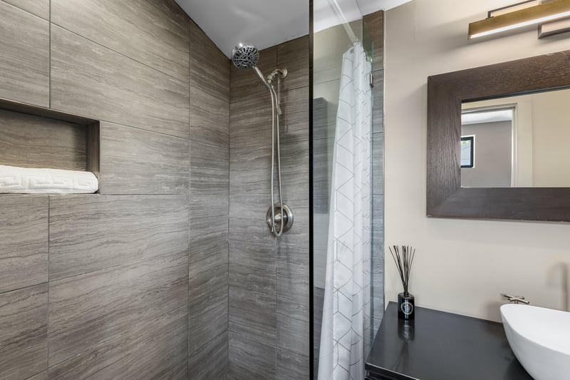Guest shower