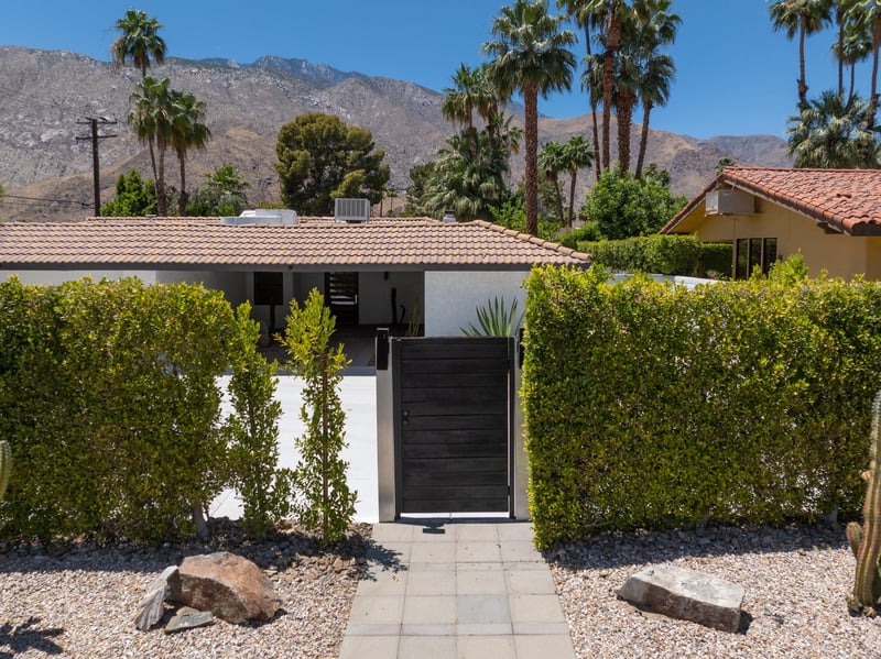 Front gate to get into the home.
