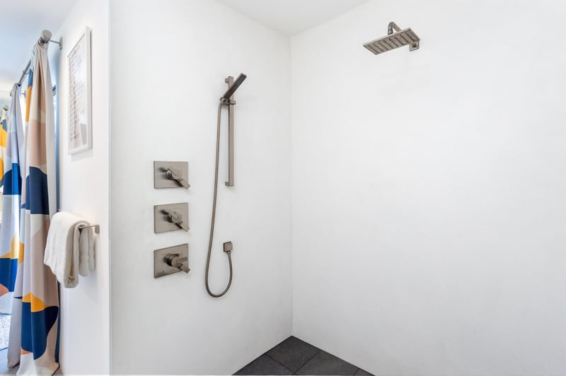 Luxurious bathroom fixtures