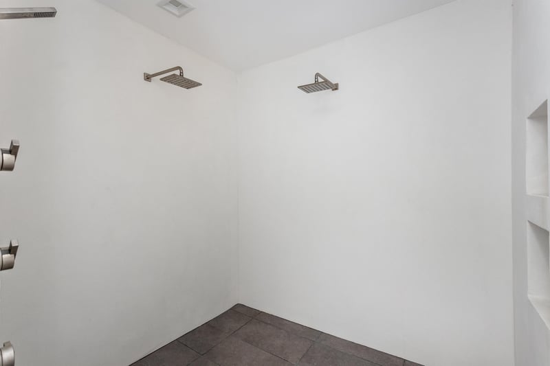 Luxurious bathroom fixtures