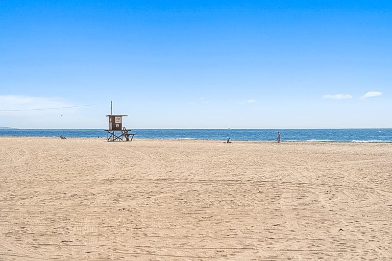 593092