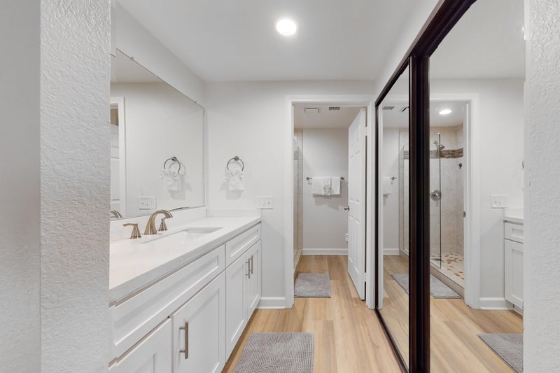 593351