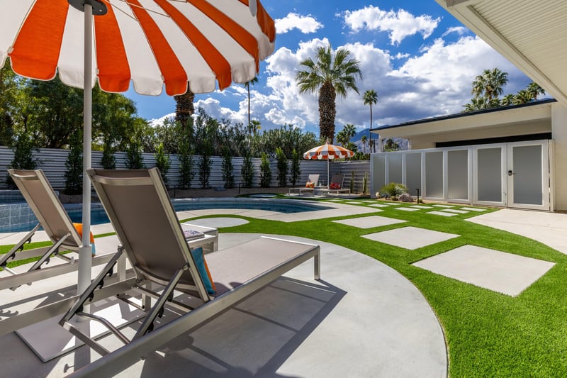Spacious pool deck