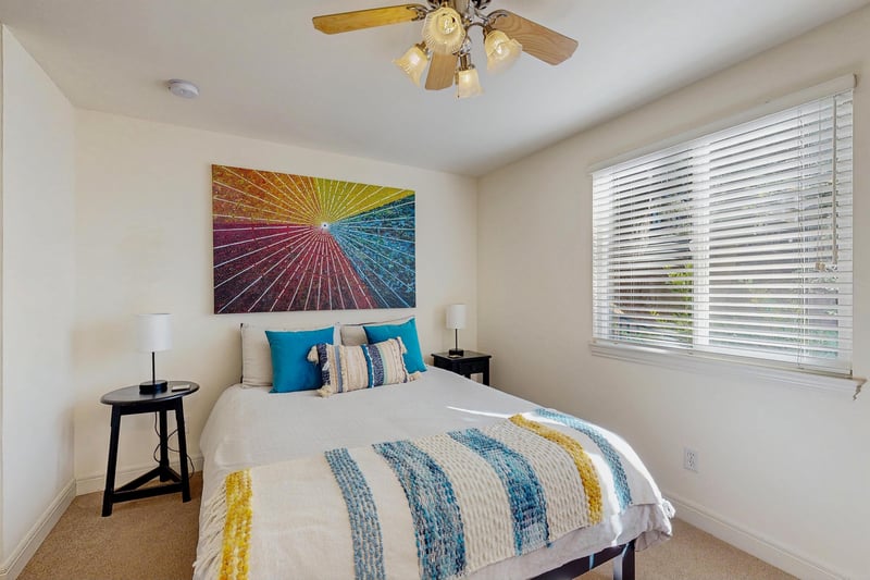 Queen size bed.