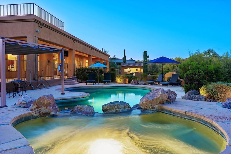 Large 6 person hot tub