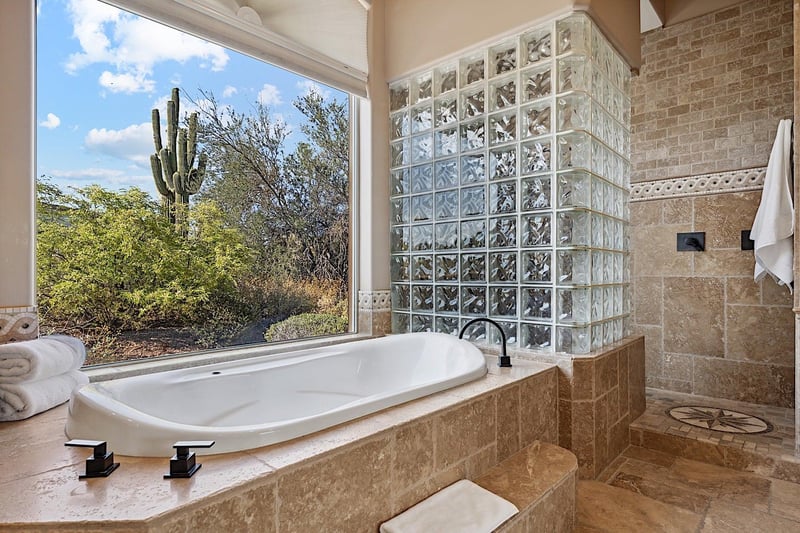 Jetted soaking tub