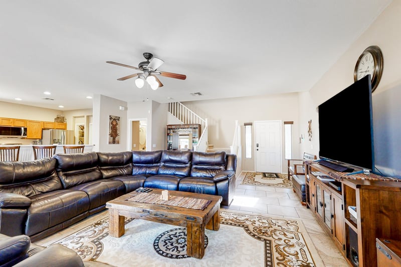 597711
