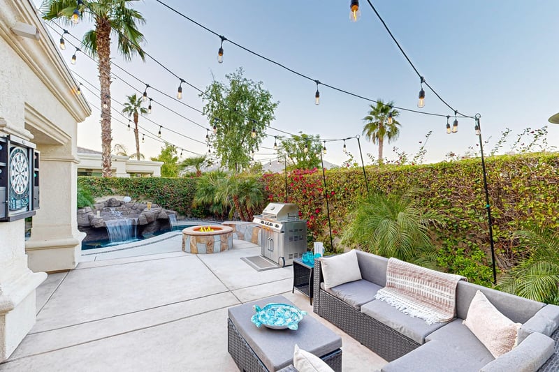 597940