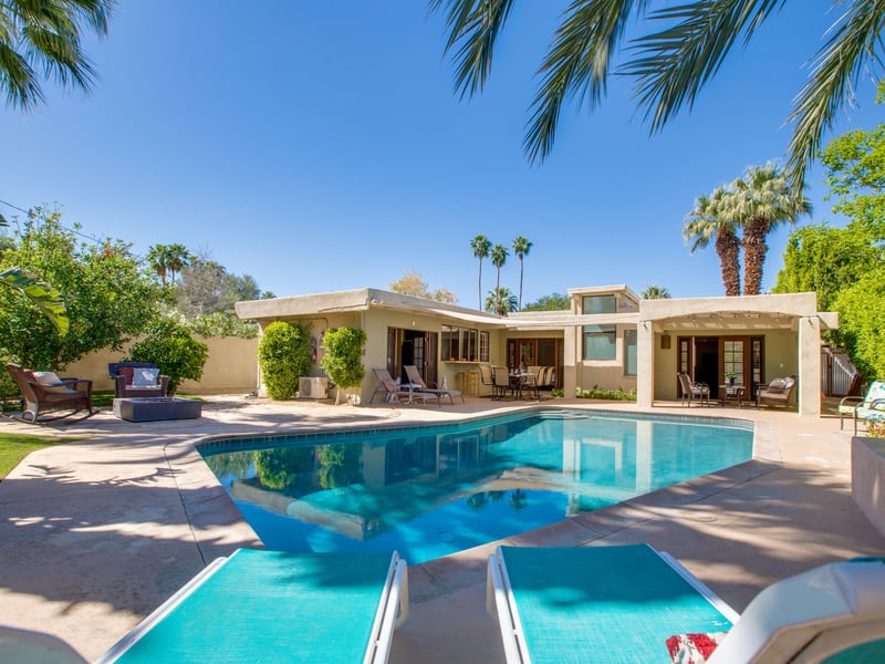 Fabulous resortstyle pool yard