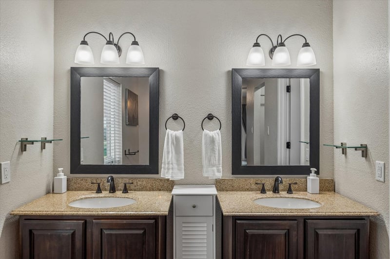 En suite primary bathroom with dual sinks.