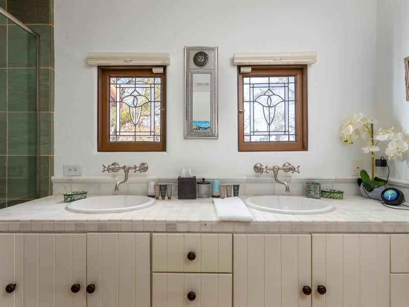 Dual vanity sinks