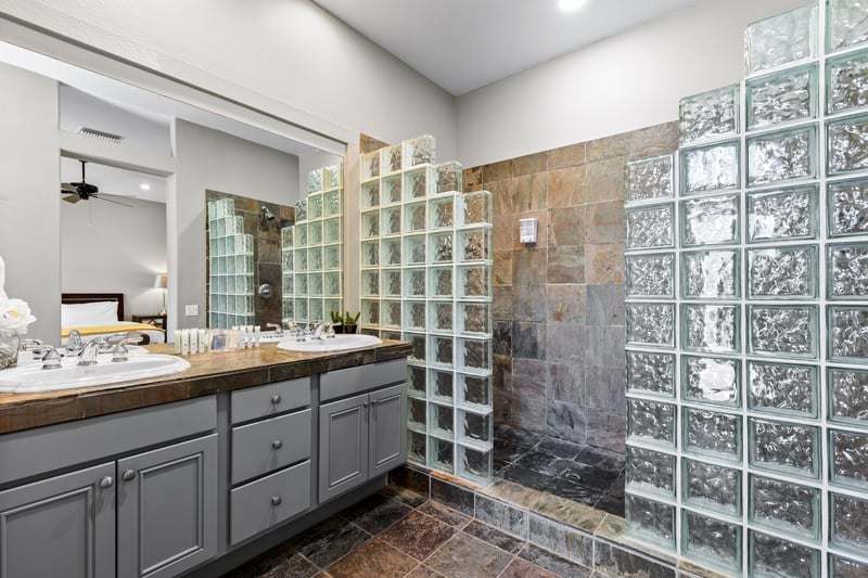 Guest shower
