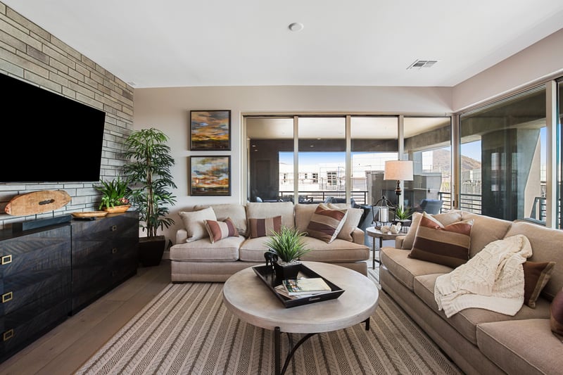 600737