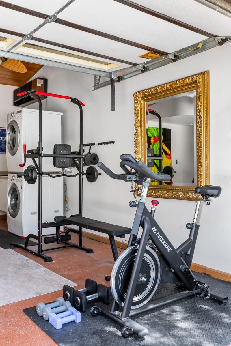 Equipped with a Smart TV, additional fridge, darts, exercise equipment, and washerdryer.