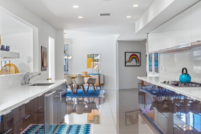 Freeflowing floorplan