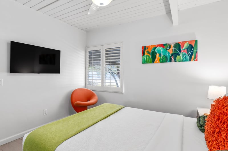 Guest bedroom