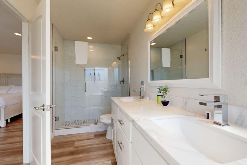 604015