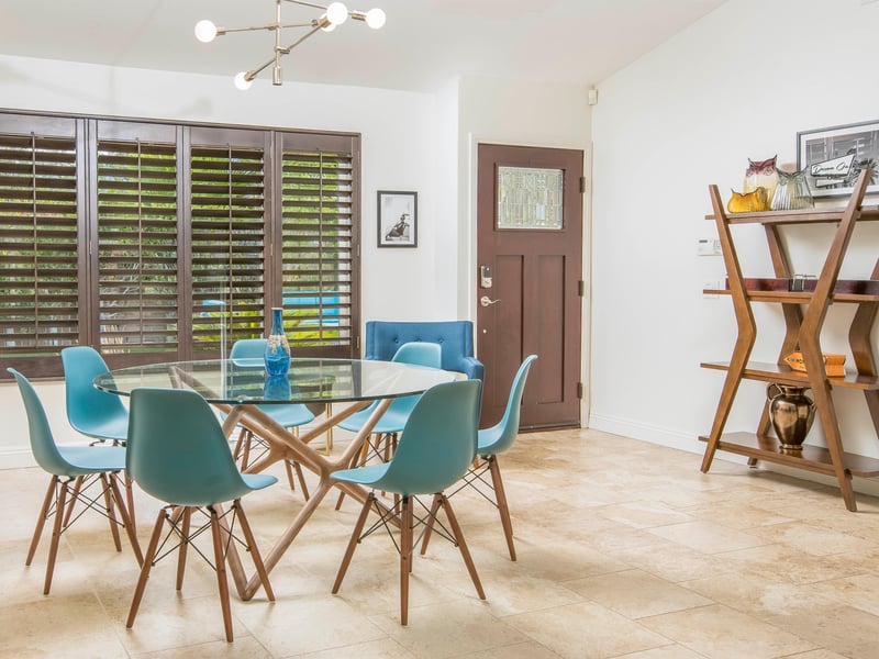 Inside dining for 6