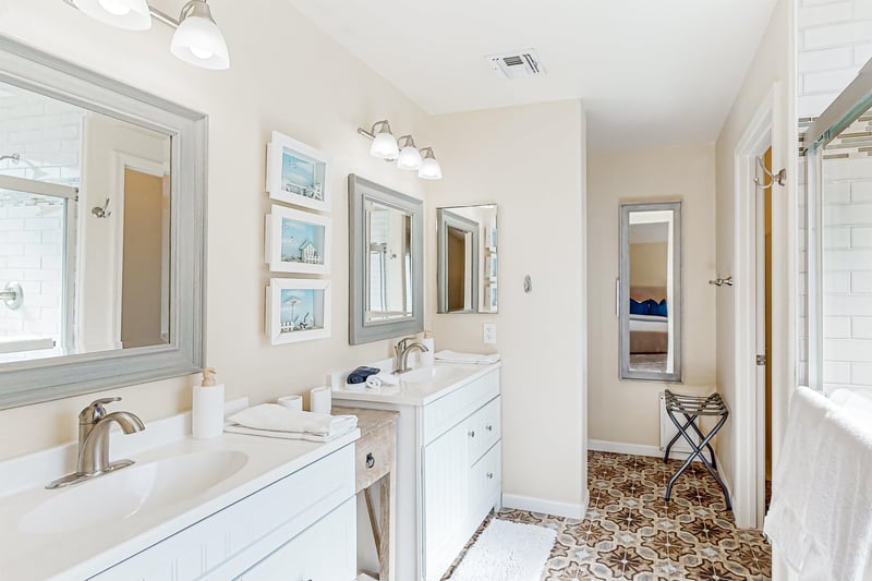 604621