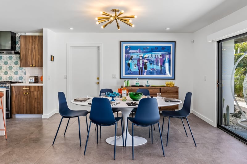 Indoor dining for six