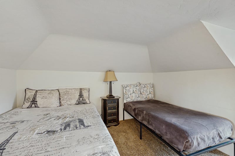 Features a queen bed and a twin bed.