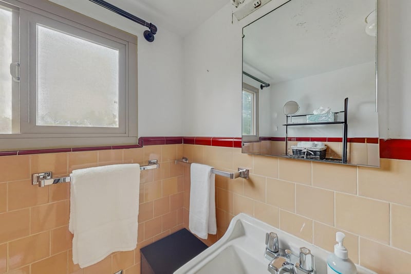 Full en suite bathroom with shower.