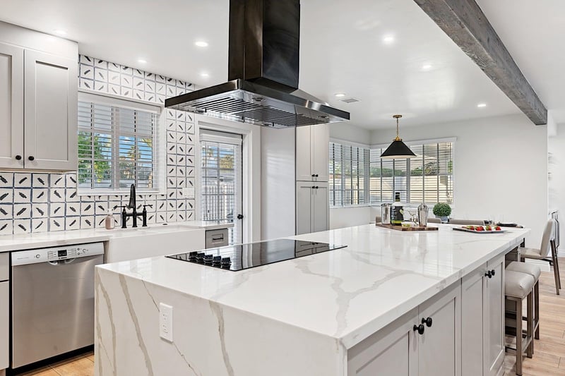 Large kitchen bar