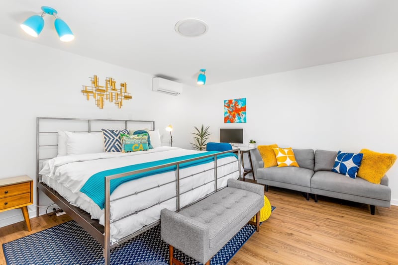Cozy guest room
