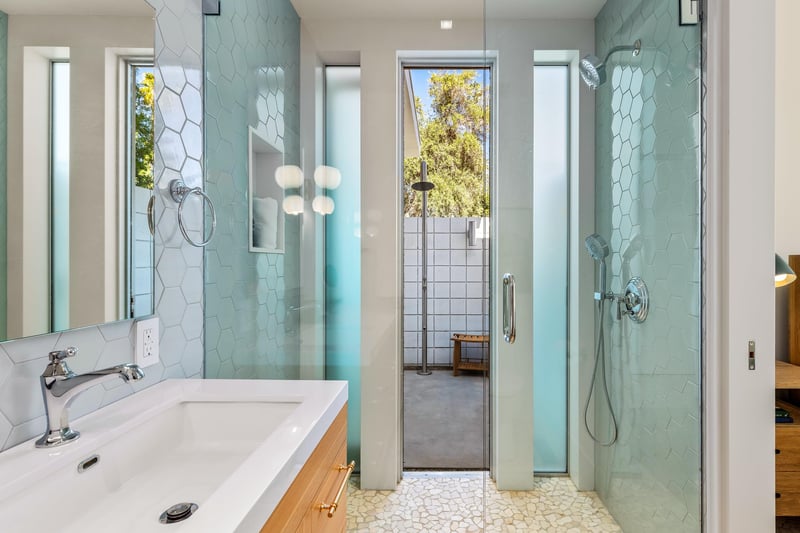 Guest Suite Connected Bath