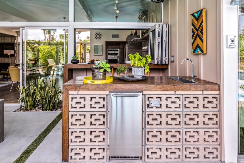 Lovely wet bar