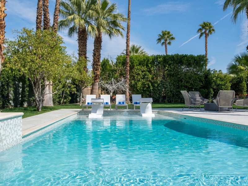 Relax in the pool