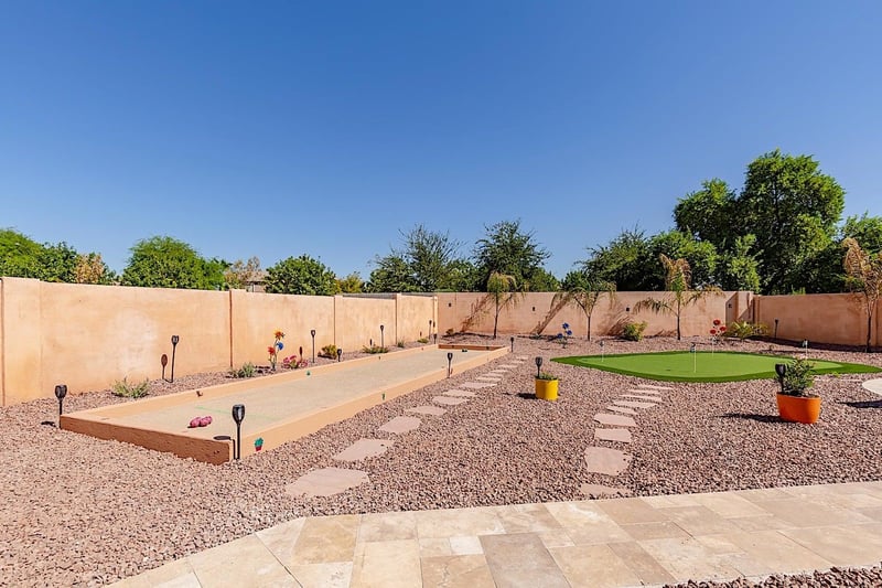 Bocce ball and Putting Green