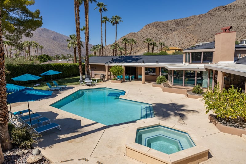 Gorgeous backyard