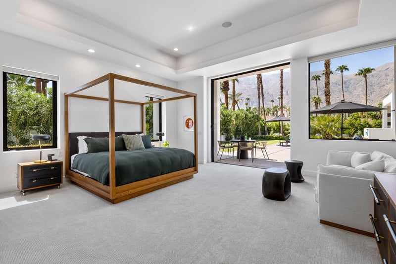 Large fourposter bed