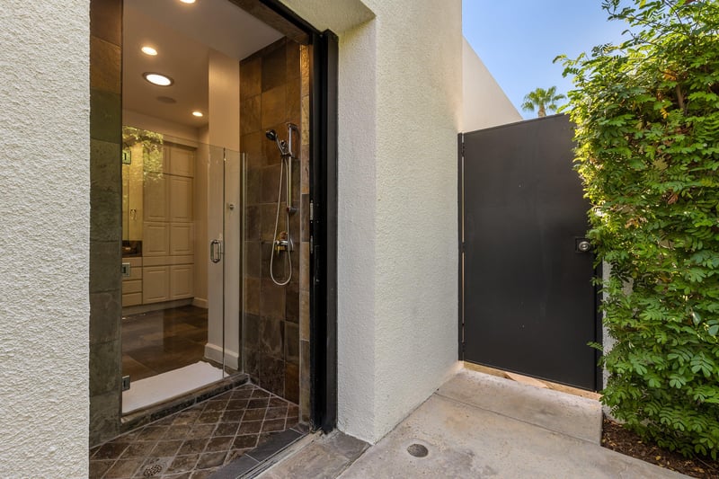 Guest shower