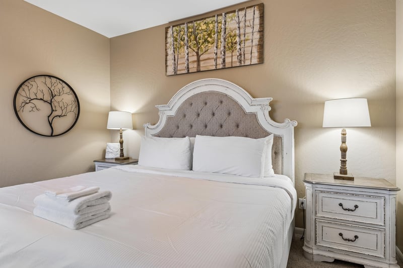 King size bed, flatscreen TV, and closet space.