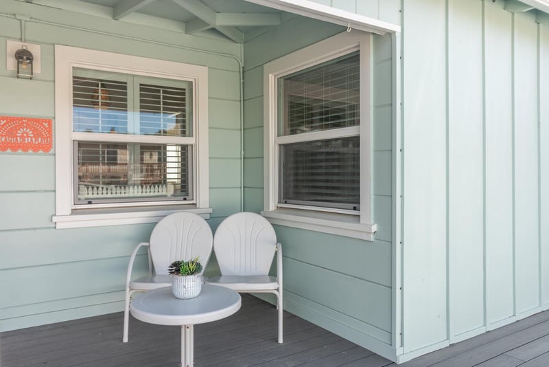 Front porch so you can wave and say hello to the neighbors