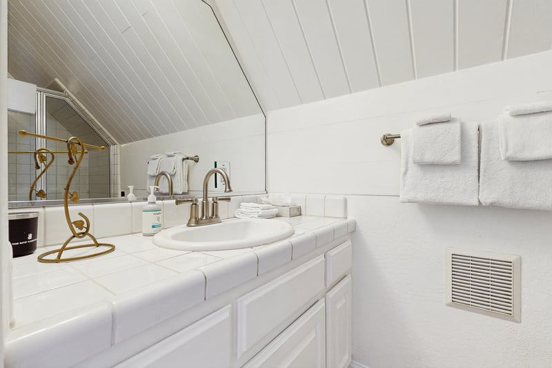 Ensuite bathroom with walkin shower.