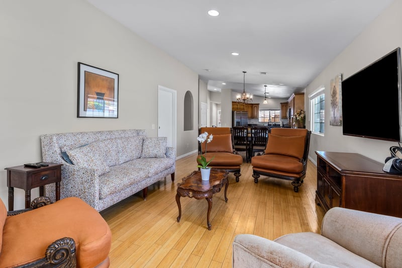 Flatscreen TV, fireplace, ample seating, and openconcept living.