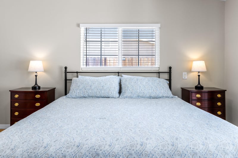 King size bed, flatscreen TV, and ensuite bathroom.