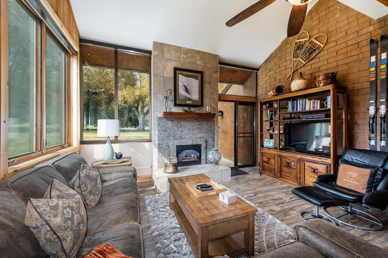 Soaring ceilings, a beautiful stone fireplace, and warm custom builtins — Park Avenue 236 is the perfect blend of rustic charm and modern comfort.