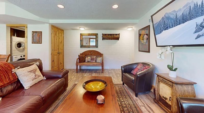 Eclectic, warm, and full of character — the bonus sitting area at Park Avenue 236 is just one more reason this Park City condo rental stands out from the rest.
