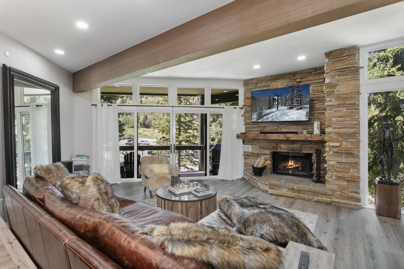 343763 Powder Run C13 Living Room Fireplace