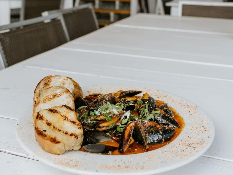 Drunken Mussels with chargrilled garlic French bread