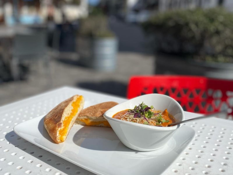 Creamy tomato soup with a grilled cheese