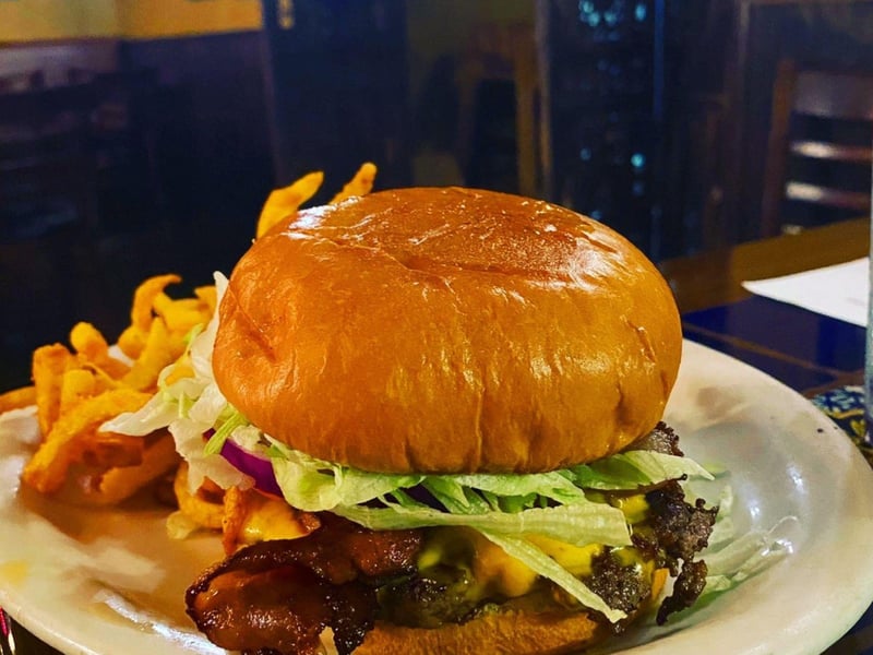 The La Paz Cheeseburger