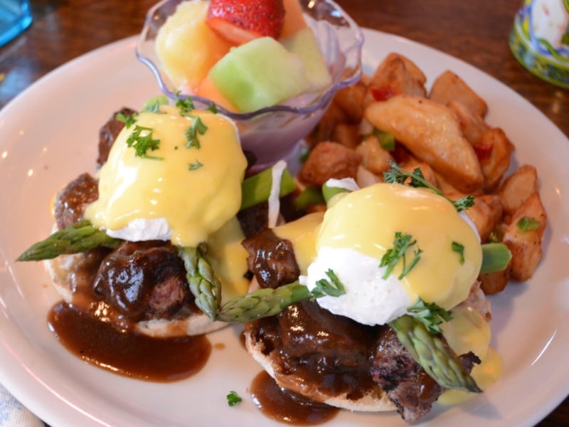 Eggs Killarney with filet mignon tips