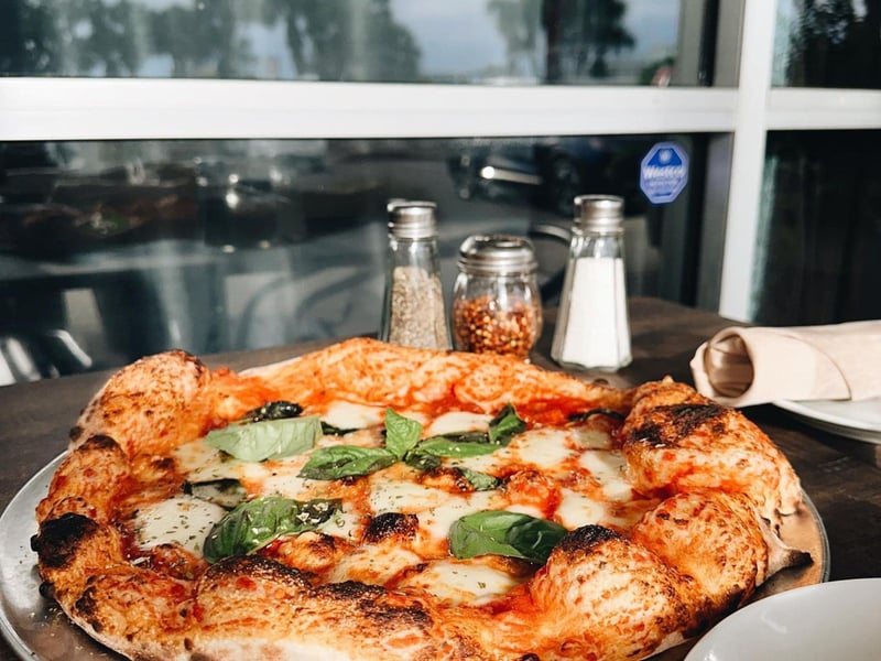 Margherita pizza with fresh mozzarella